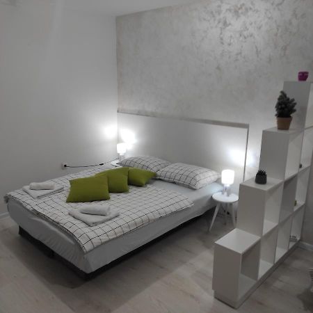 Apartman Jevrejska Banja Luka Bagian luar foto